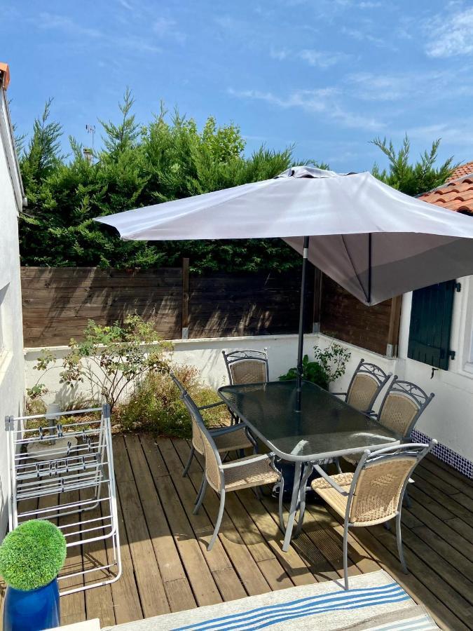 Agreable Maison De Ville Avec Une Belle Terrasse Англе Экстерьер фото